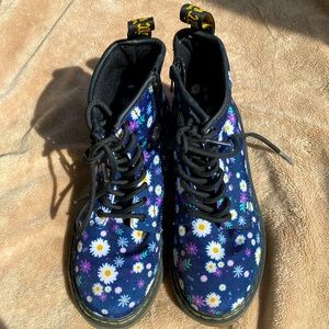 Dr. Martens Girls sz 3 Delaney floral boots